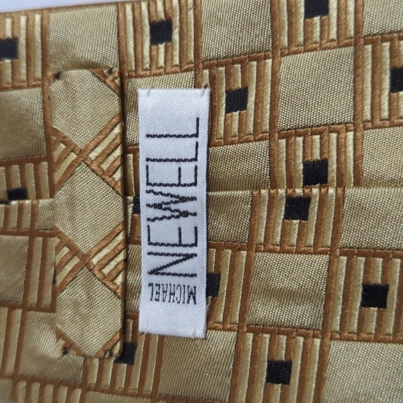 Michael Newell 100% Silk Hand Made in the USA Tie Gold/Black - Picture 3 of 5